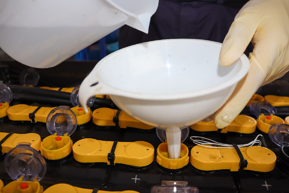 電瓶加水過多怎么補救？如何正確加水？